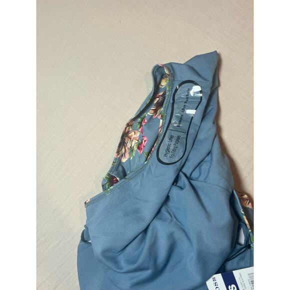 NWT Vigoss Halter One-Piece Womans Swim Suit Blue Floral Peplum Size‎ Small - Picture 6 of 8